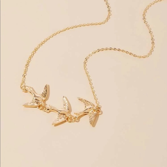 Jewelry - 🆕 Bird Design Charm Necklace